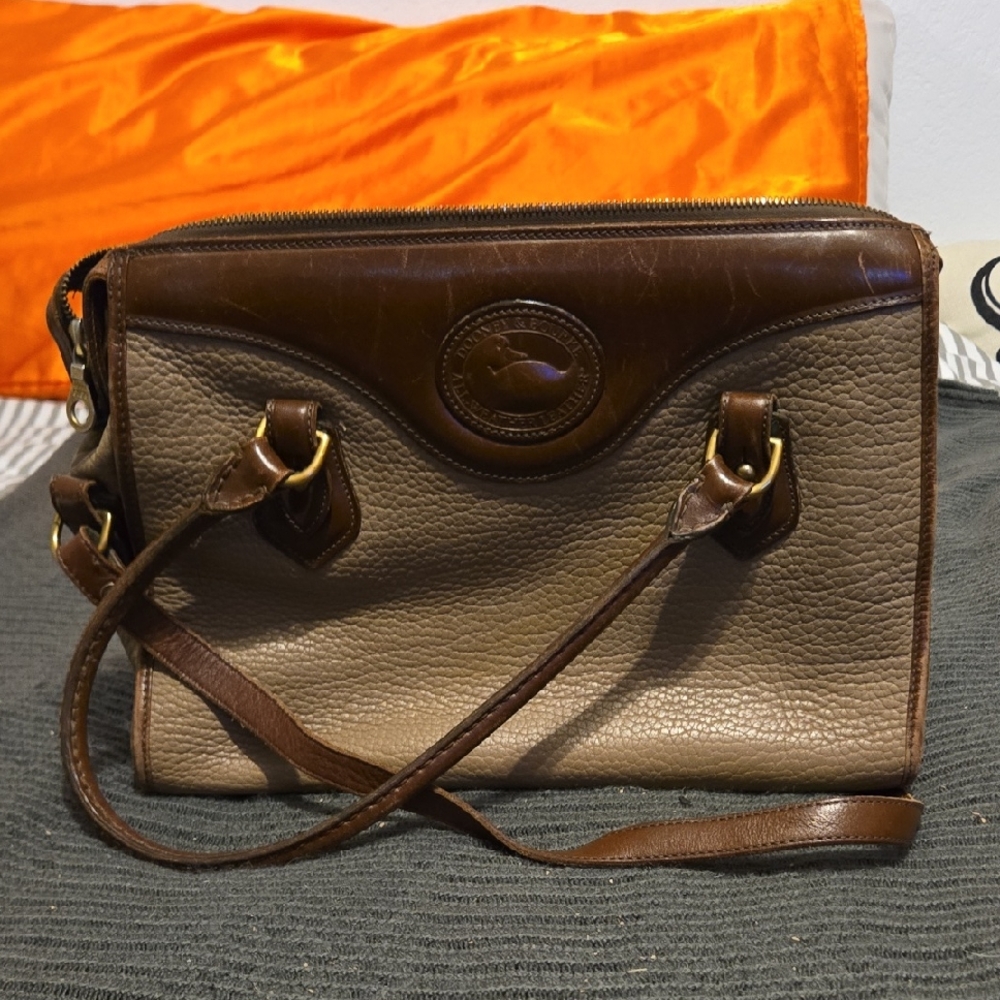 Dooney And Bourke Leather Shoulder Bag‎ Hand Bag